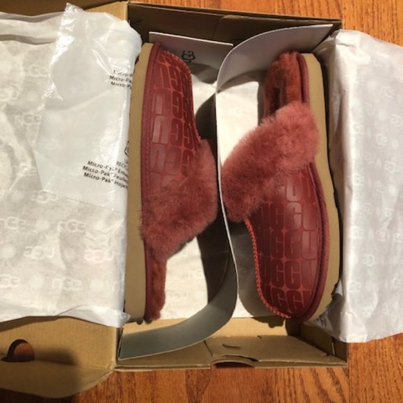 UGG Cozy II Suede Shearing Logo Slipper. Size: 7 - Picture 2 of 12